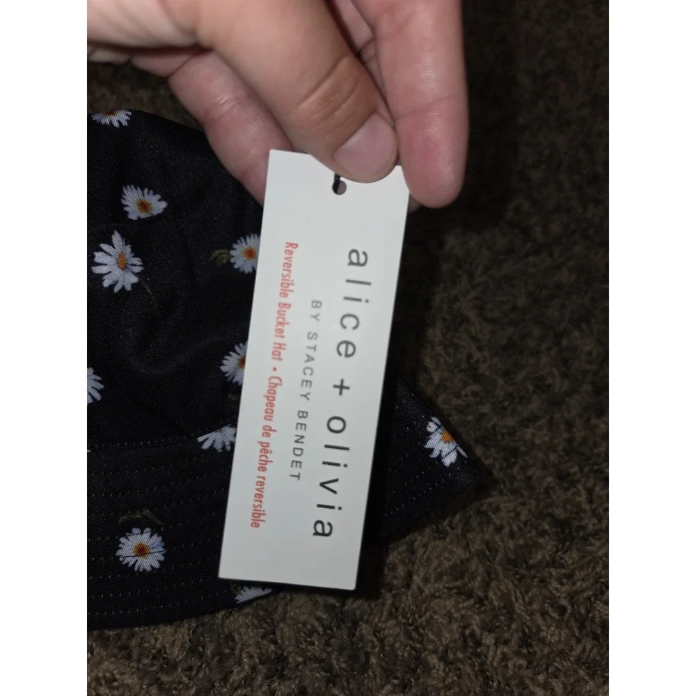 Alice + Olivia Reversible Bucket Hat Daisy Floral Black White New w/ Tags